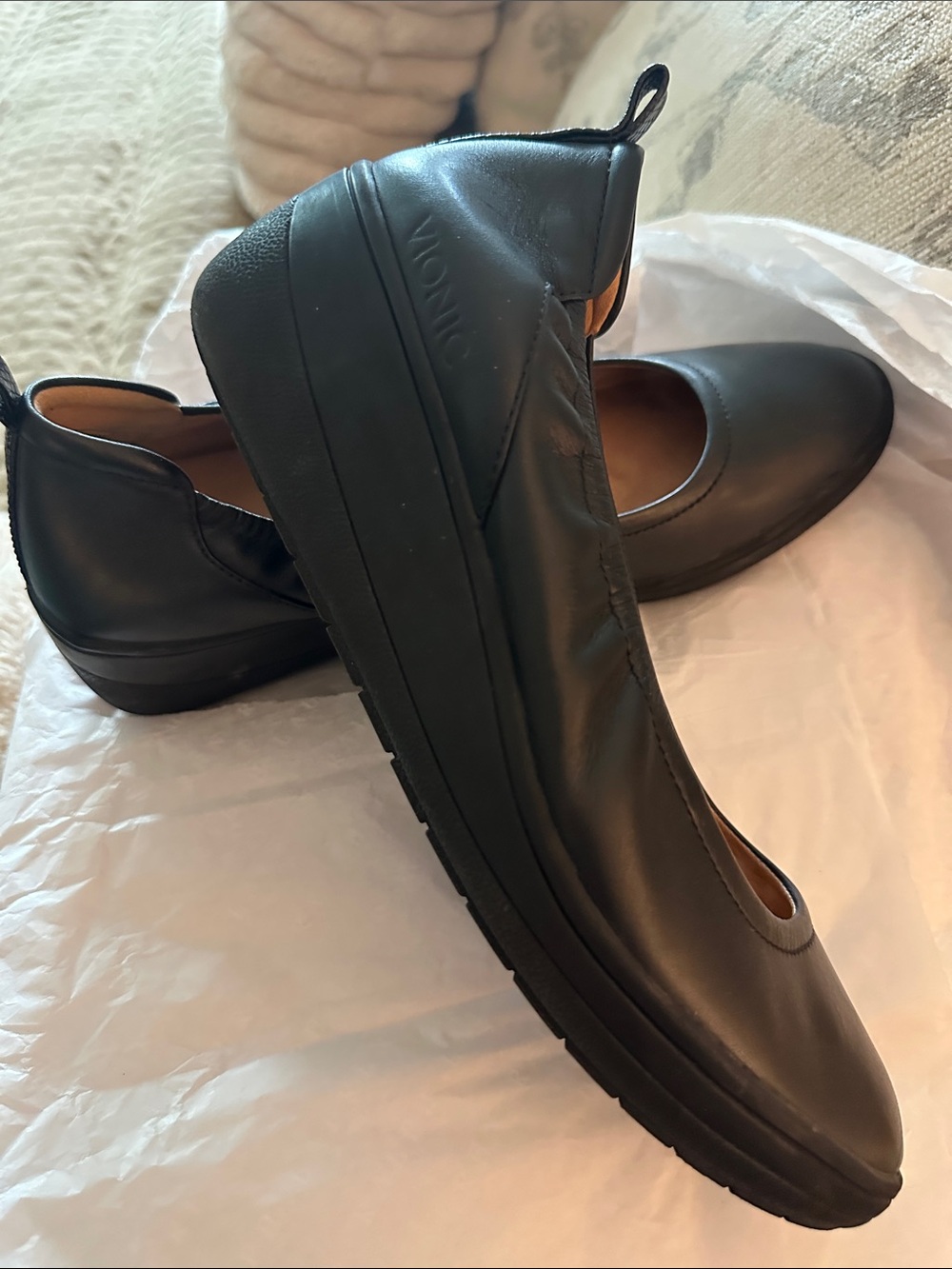 Vionic Black Leather Slip-On Women's Flats - Picture 2 of 4